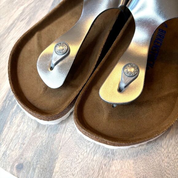 Birkenstok Women's Soft Footbed Gizeh Metallic Silver Sandals Shoes US Size 7 - Picture 5 of 11
